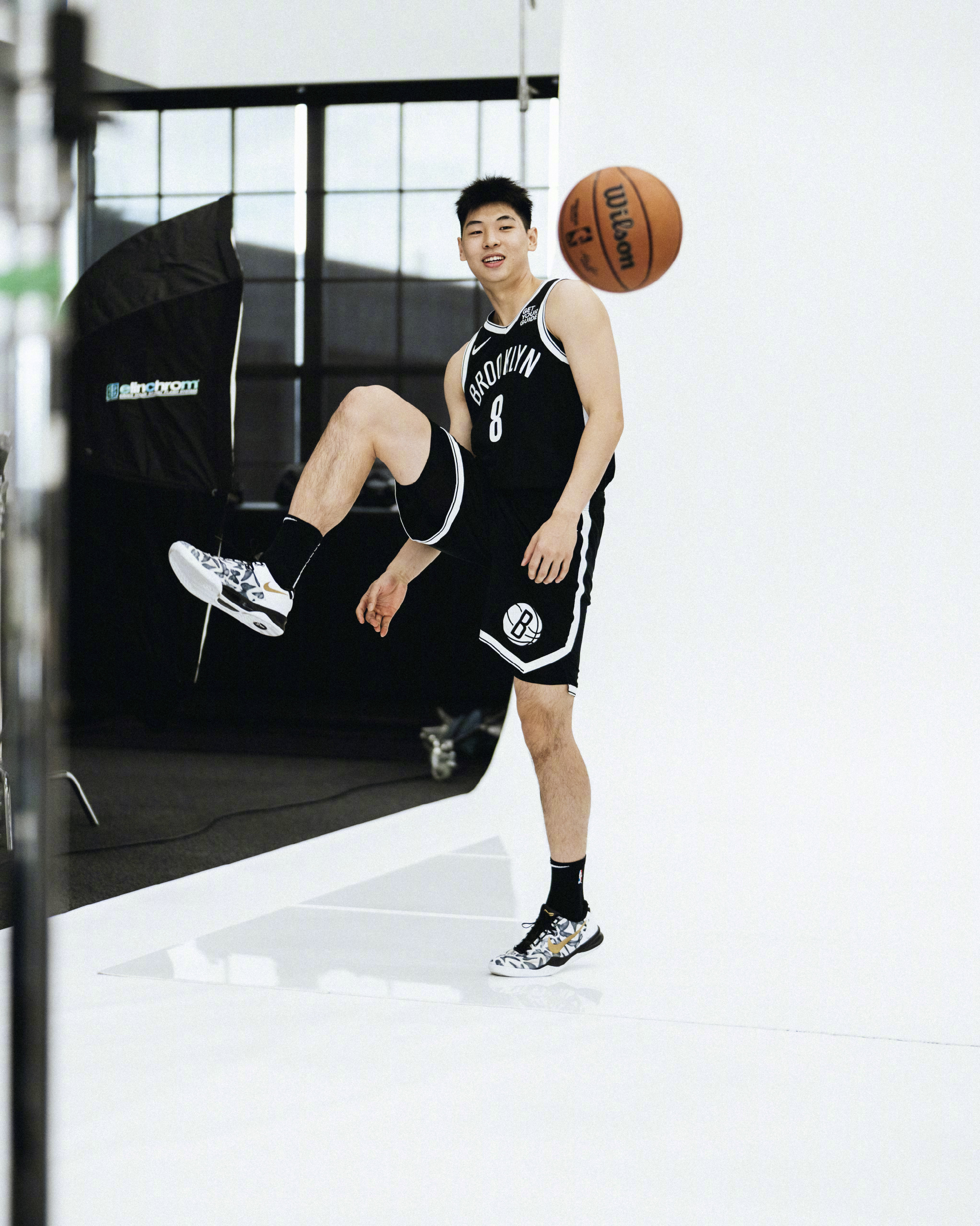 官方网站费城76人发布备战花絮，今晚篮板制胜，NBA常规赛任务艰巨，控场能力受关注的简单介绍