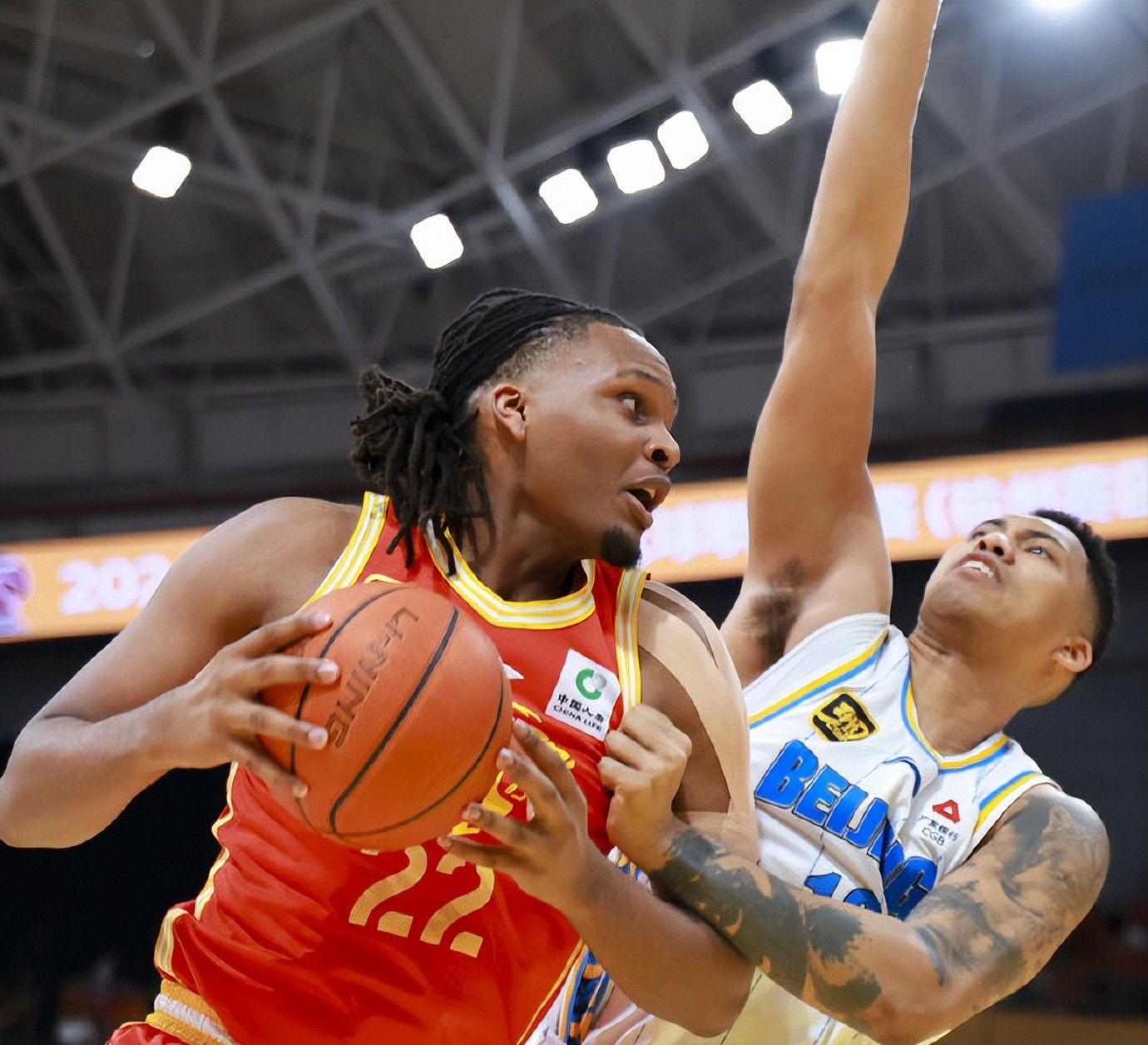 集结日北京首钢调整名单以备CBA季后赛，远射贴柱环节打磨，悬念犹存，身体对抗强度拉满的简单介绍